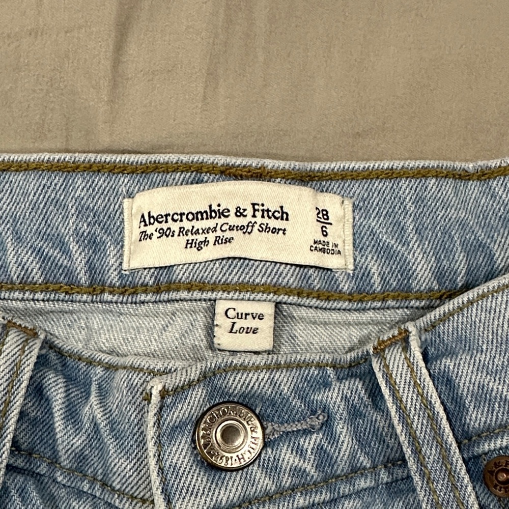 Abercrombie & Fitch 90’s Relaxed Cutoff Short High Rise Distressed Jean Shorts - Picture 2 of 5